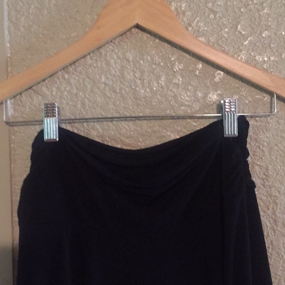 Simple | Black Skirt - Picture 2 of 2